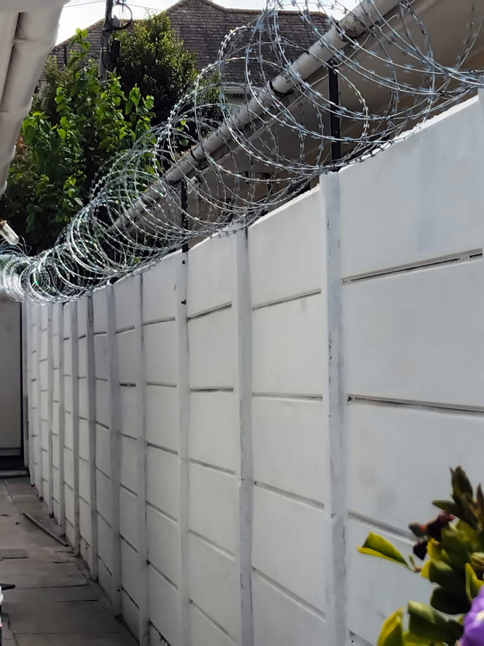 Barbedwire installation